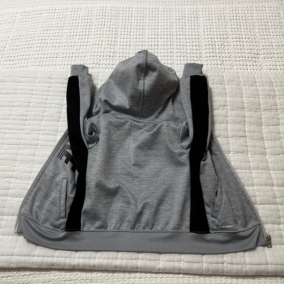 Gently worn (USED)- Toddler’s Nike jacket - Picture 10 of 11